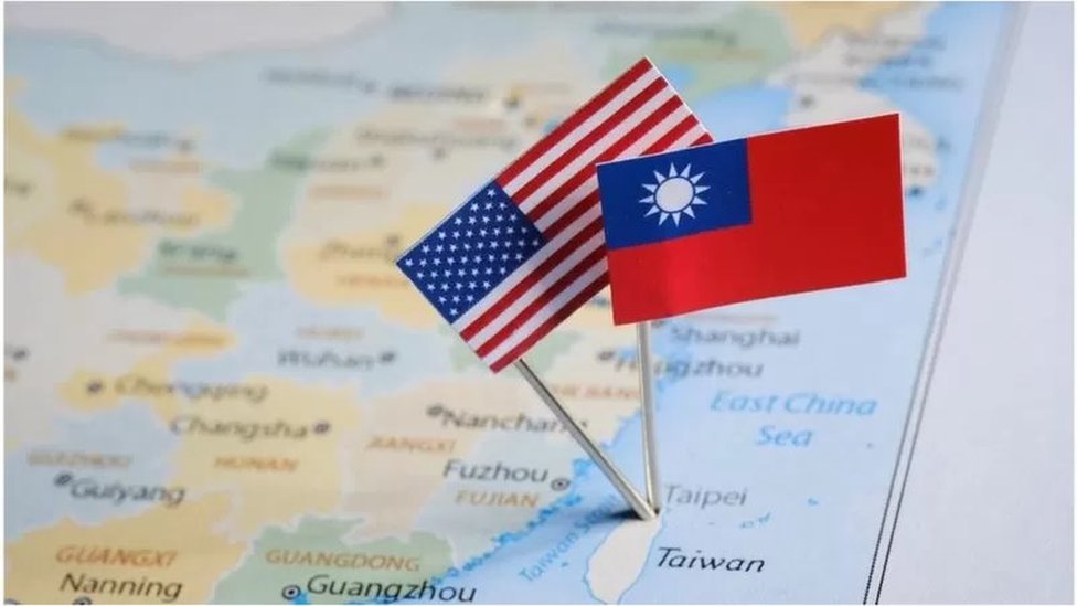 台灣地圖和美國及中華民國國旗