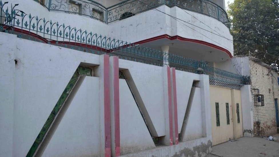Внешний вид дома, предположительно принадлежащего Гульзару Ахмеду Малику, отцу Ташфин Малик, в Мултане, Пакистан (06 декабря 2015 г.)