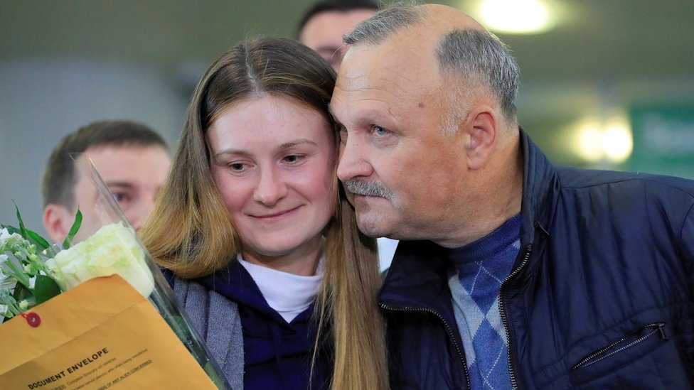 Marija Butina sa ocem na aerodromu u Moskvi