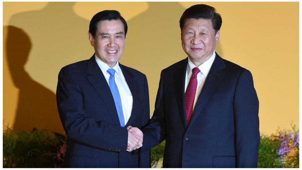 2015年11月7日，馬英九與習近平在新加坡APEC峰會期間歷史性會面，兩人握手長達1分鐘20秒，被稱為"世紀之握"。