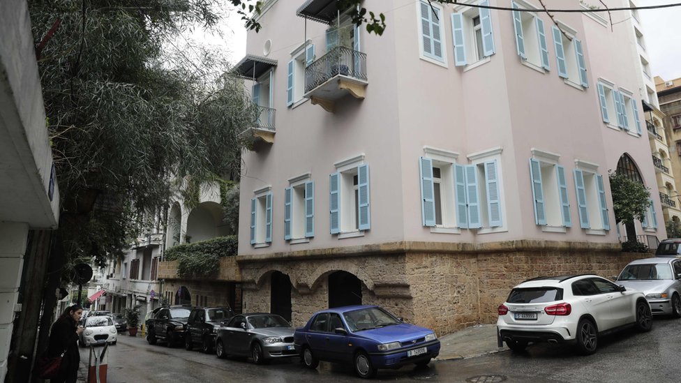 На изображении показан дом в Бейруте, принадлежащий г-ну Госну