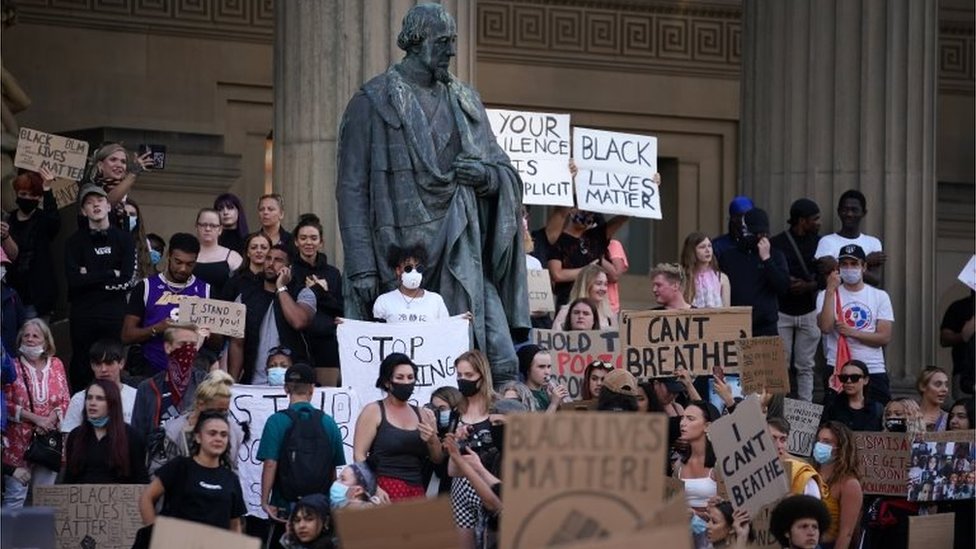 Демонстранты Black Lives Matter в Ливерпуле