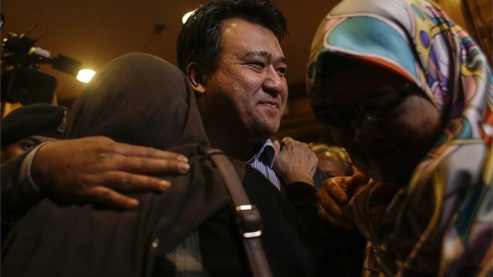 El asesor de asuntos norcoreanos a Malasia, Mohd Nor Azrin Md Zain (centro) fue uno de los nueve malasios que regresó a su país. Mohd Nur Azrin Md Zin, asesor de asuntos norcoreanos a Malasia