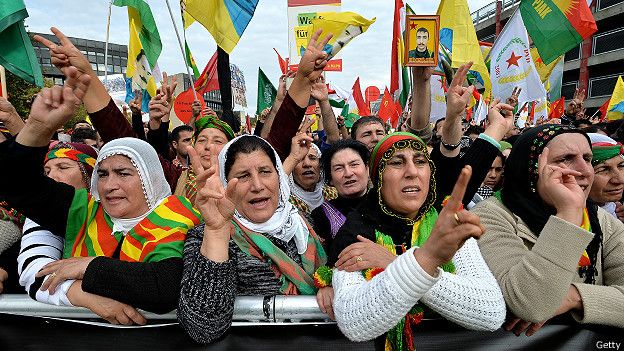 La situación de los kurdos en Kobane también ha movilizado a la diáspora kurda en Europa. En la foto, manifestantes kurdos en Alemania. Manifestantes kurdos.
