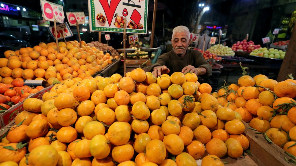 بائع في أحد الأسواق المصرية