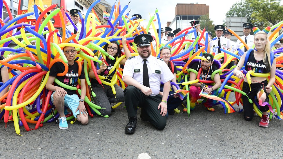 Офицер полиции на Pride 2018