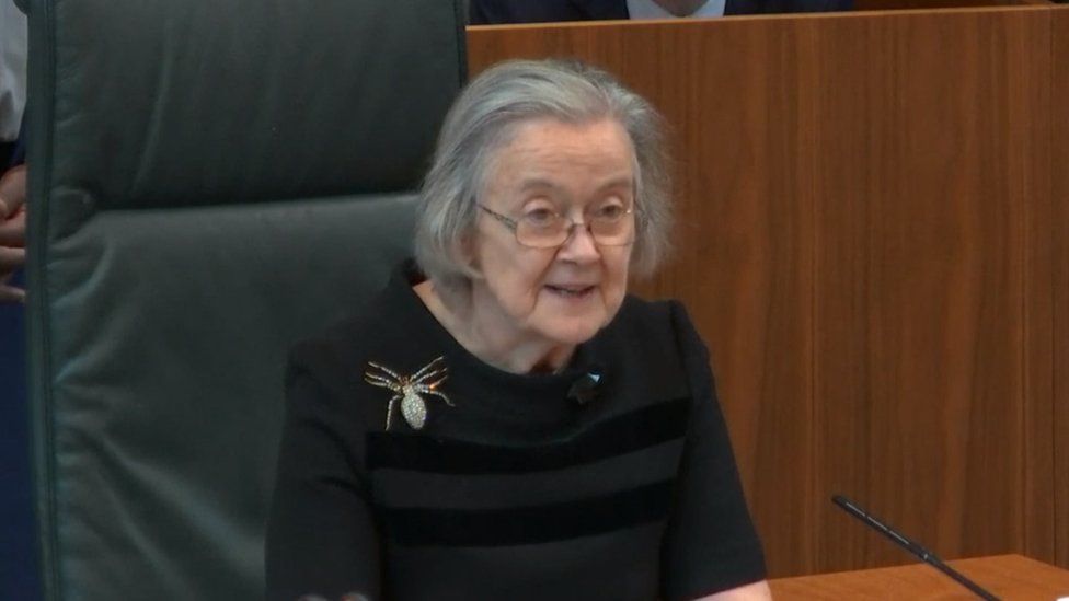 Судья леди Хейл зачитывает постановление Верховного суда о приостановлении работы парламента