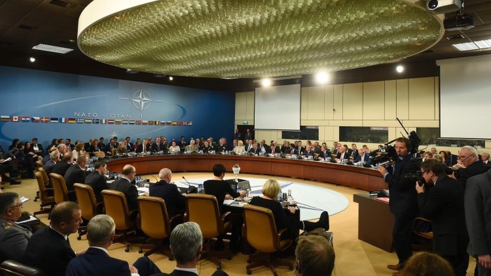 Министры обороны присутствуют на встрече НАТО в штаб-квартире альянса в Брюсселе (26 октября 2016 г.)