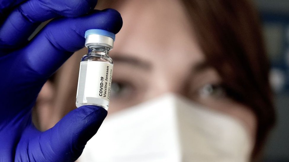 A nurse shows the Jansenn vaccine vial, April 2021