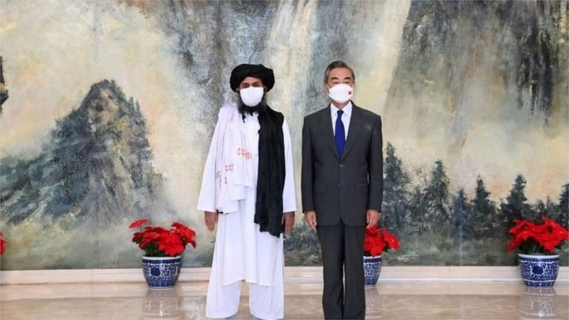 Afganistan Başbakan Yardımcısı olan Molla Abdulgani Baradar bir süre önce Çin Dışişleri Bakanı Vang Yi'yle görüşmüştü