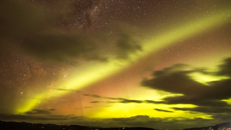 Aurora Australis Colourful Show Hits Australia And New Zealand Bbc News