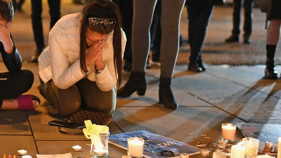 El atentado en Manchester ocurrido tras un concierto provocó la alarma de muchos familiares de los asistentes. Tributo a las víctimas del atentado en Manchester