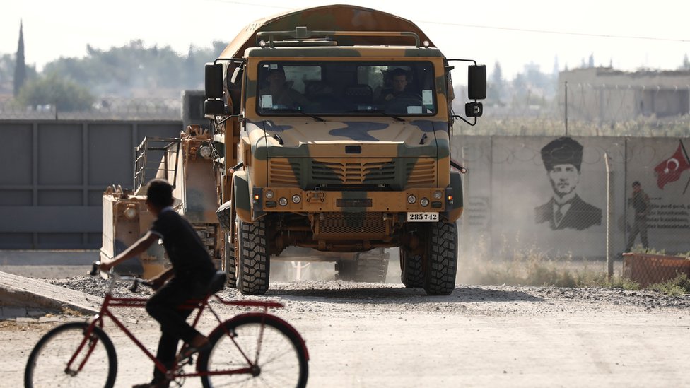 Турецкие войска в Акчакале, возвращаясь из северной Сирии