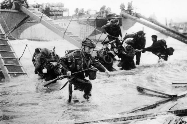 Paul Woodadge mengusulkan foto Royal Marines di 
