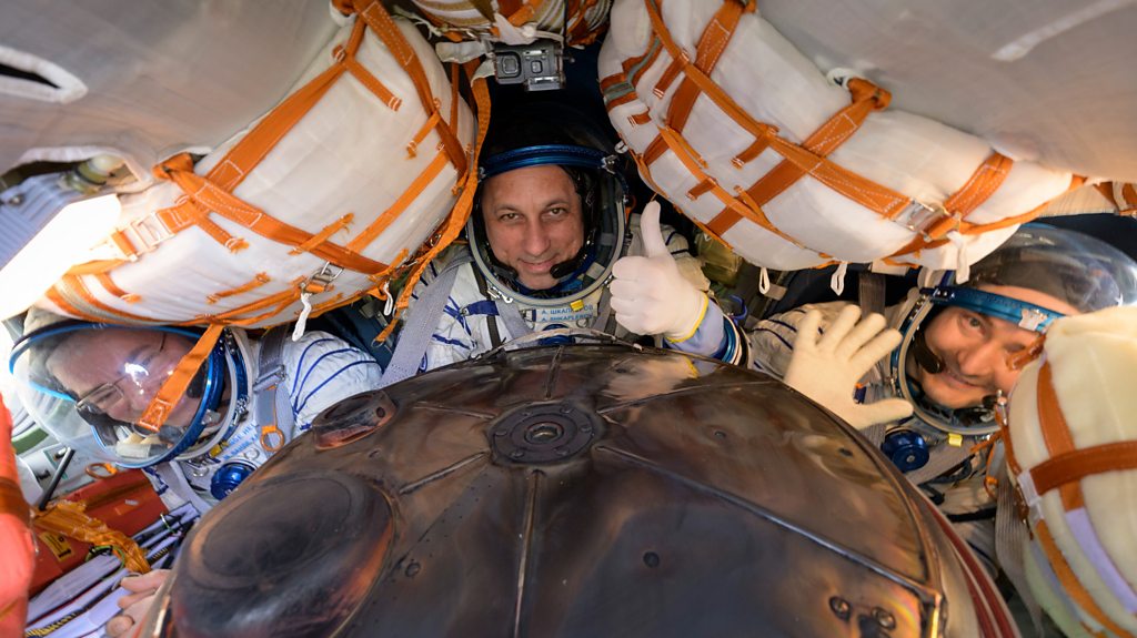 US astronaut and Russian cosmonauts return to Earth