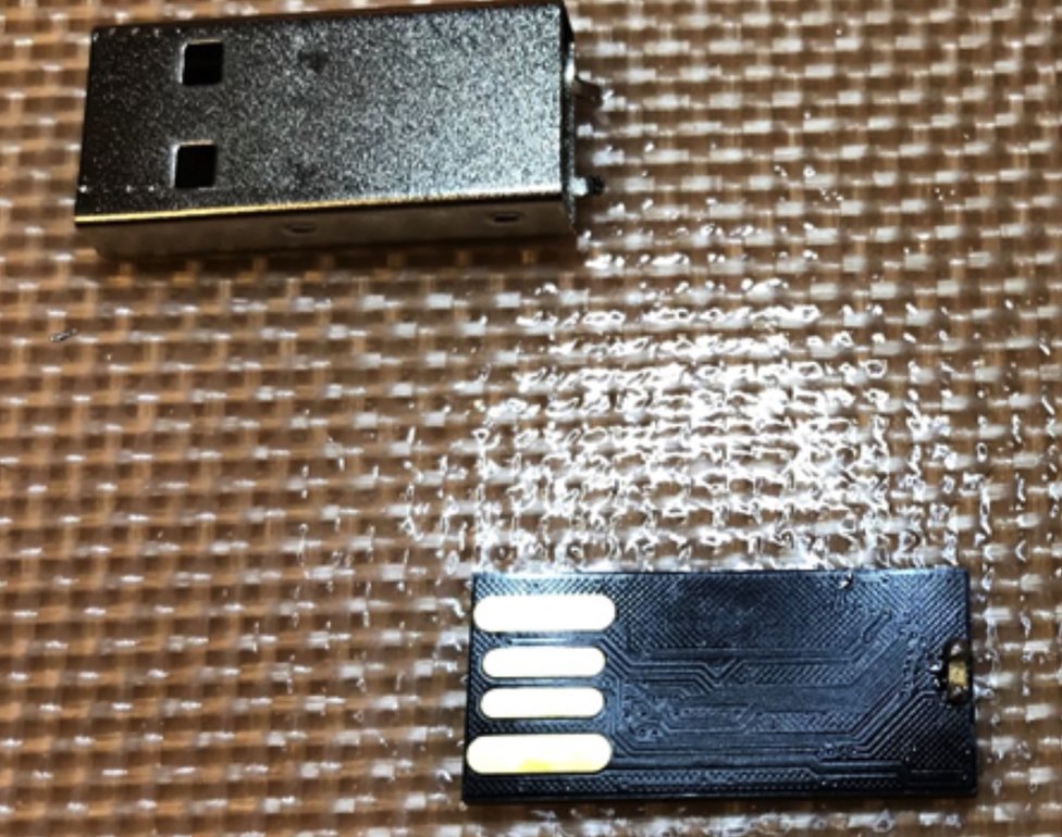Разорванный USB-накопитель