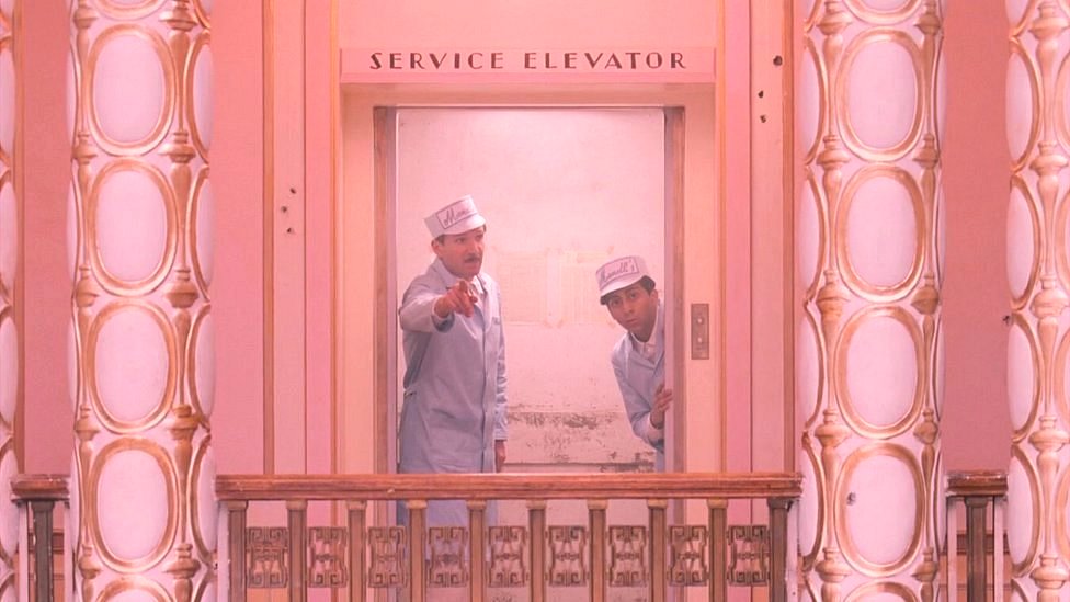 Ralph Fiennes y Tony Revolori enThe Grand Budapest Hotel