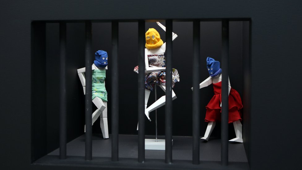 Las Pussy Riot se convirtieron en todo un ícono de la disidencia en rusia. Muñecas de las Pussy Riot