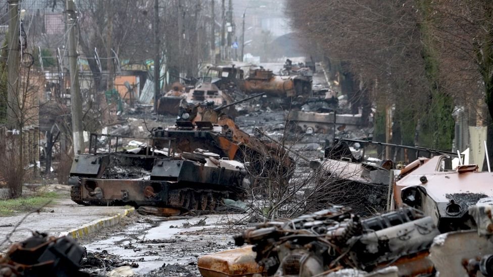 Buça: Ukrayna'da sokakları yanmış tanklar ve cesetlerle dolu kent - BBC News Türkçe