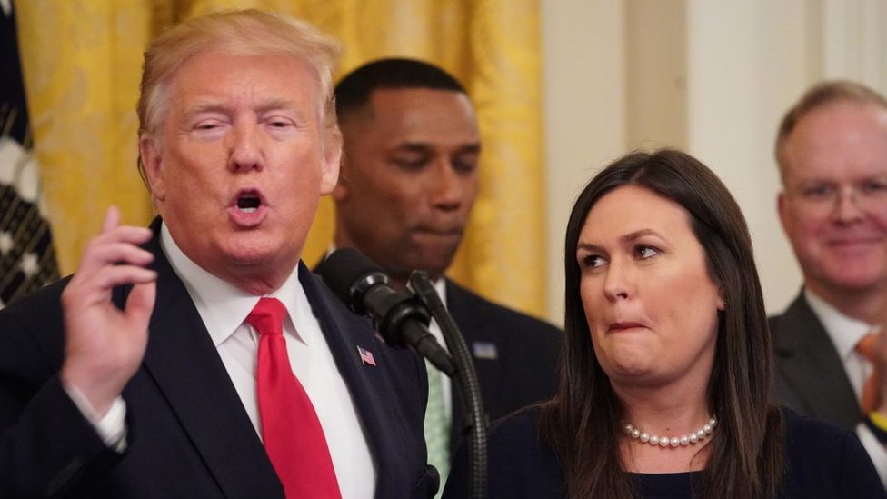 Trump y Sarah Sanders.