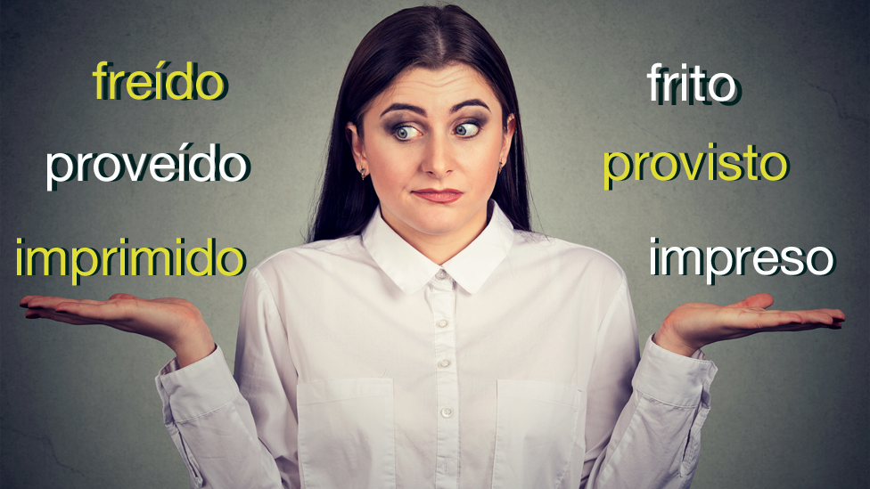 ¿Están bien o mal? Mujer rodeada de verbos