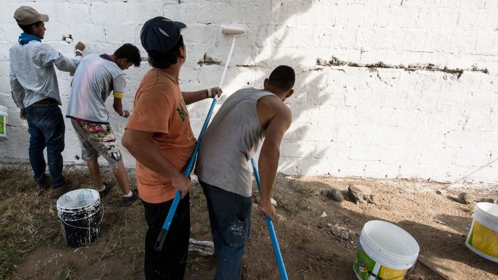 Trabajadores inmigrantes en un proyecto de trabajo temporal en Chiapas.