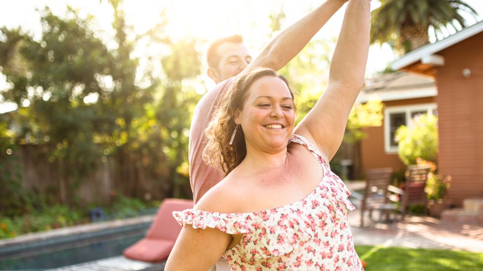 ¿Influye la cultura sobre lo que se entiende por acoso sexual? Coqueteo