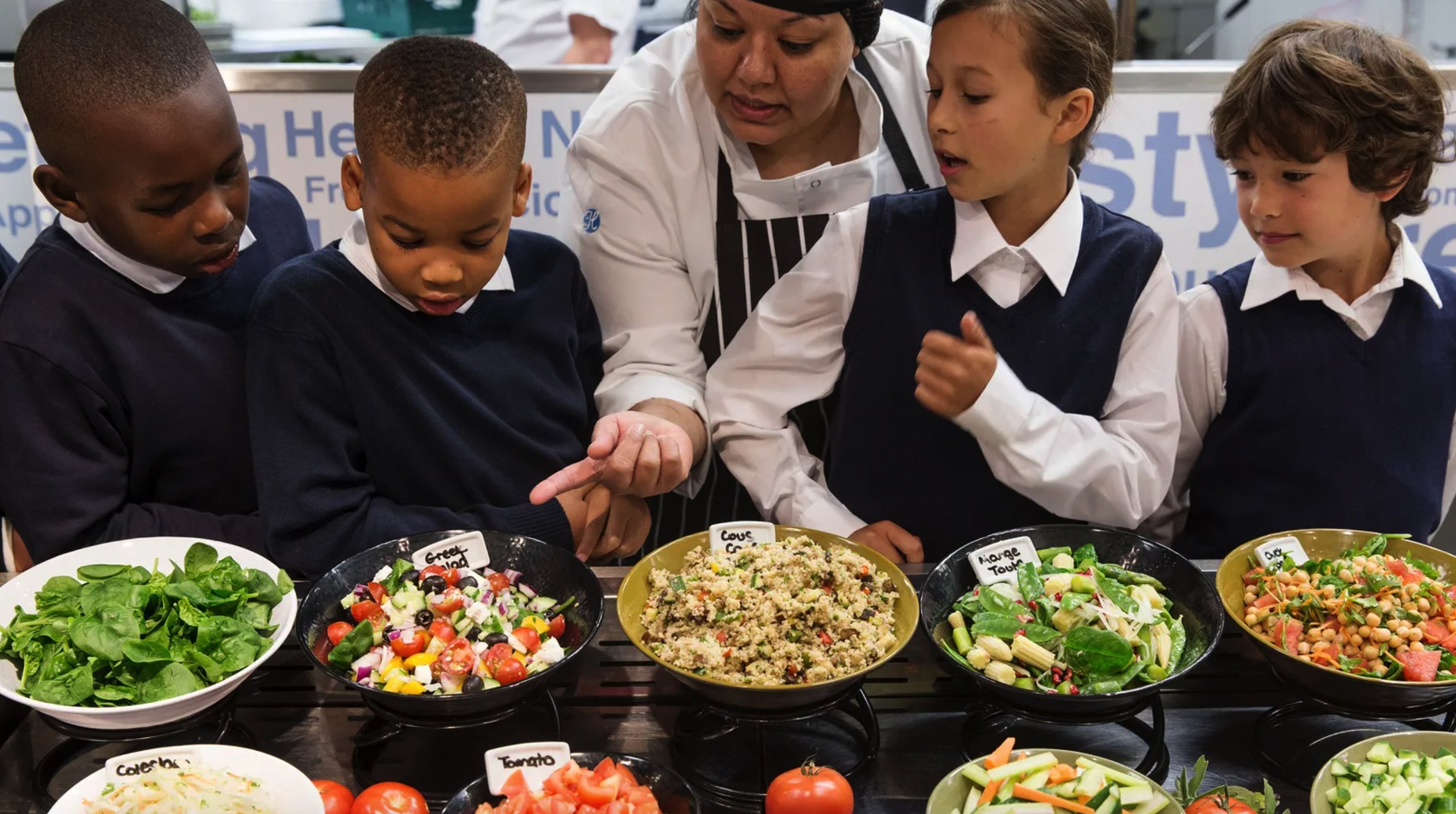 School dinner. Обед в американской школе. Американская Школьная столовая. Еда в американских школах. Обед в школе США.