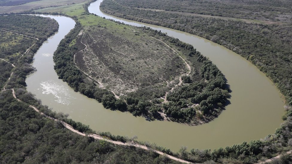 El Río Grande cambia constantemente, lo que dificulta la construcción de cualquier estructura a lo largo de su cauce. Río Grande