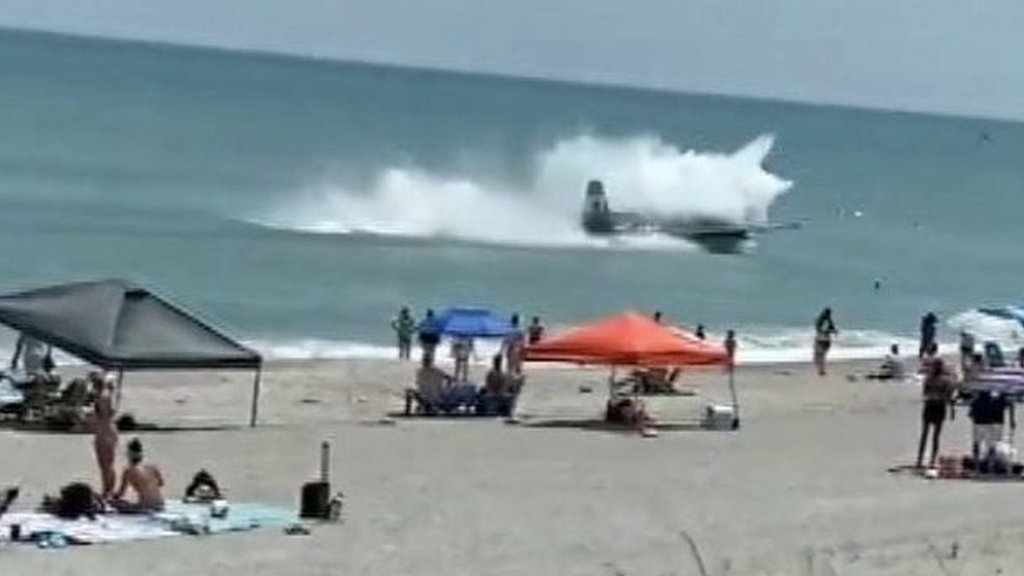 Plane ditches in ocean during Florida airshow