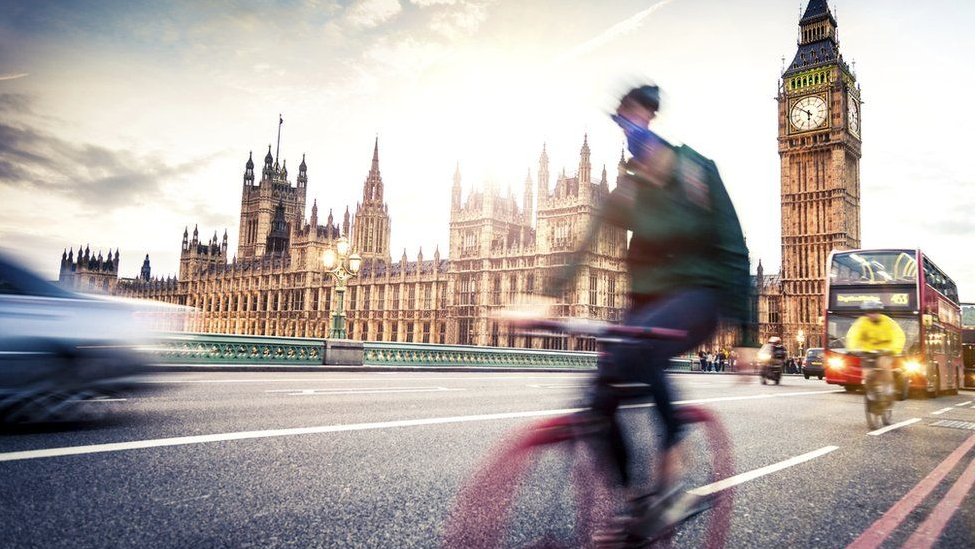 英國新公路法規：機動車要更加禮讓自行車