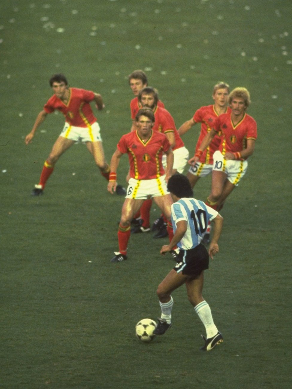 Argentina y Bélgica fue el partido inaugural en España 82, pero en un principio el sorteo había indicado que el oponente de la Albiceleste debía ser Escocia. Maradona