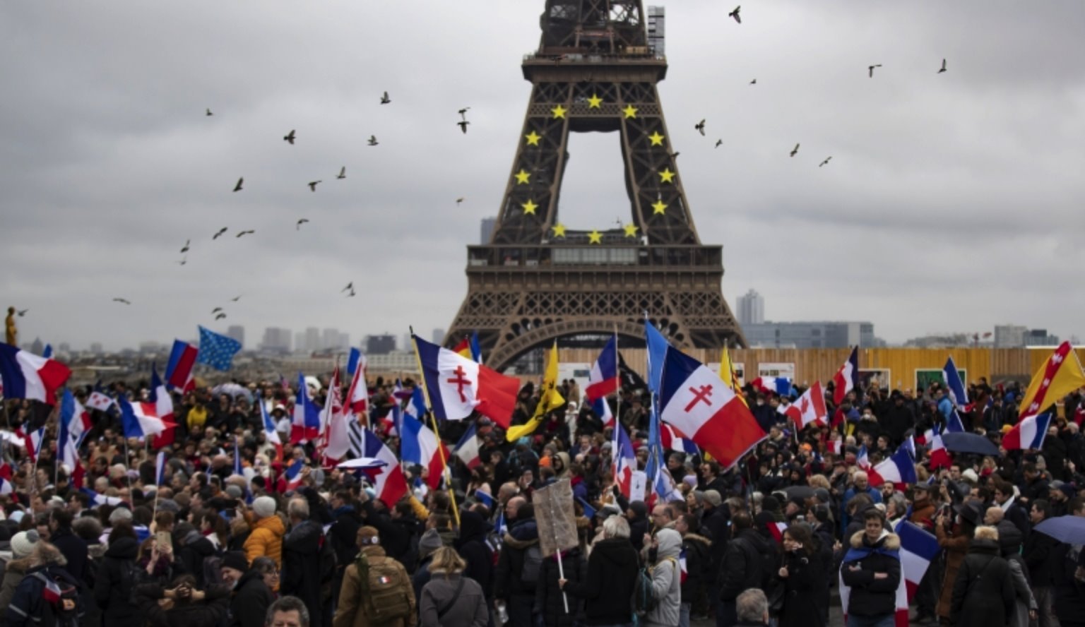 França foi palco de protestos contra passaporte de vacinas, como neste realizado no dia 29 de janeiro