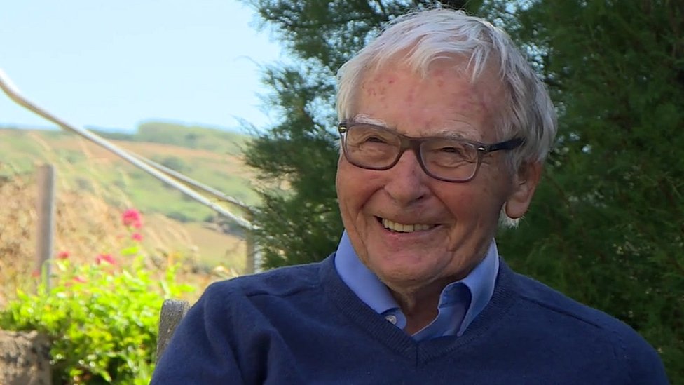 James Lovelock: Gaia theory creator on coronavirus and turning 101