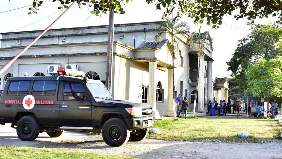 Скорая помощь военной полиции Гондураса находится рядом со штаб-квартирой Дворца правосудия в Эль-Прогресо