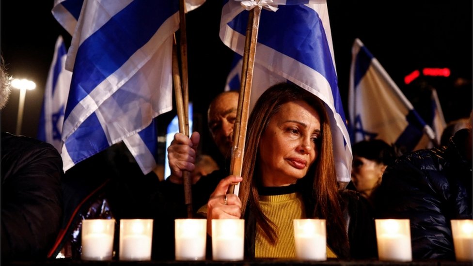 احتجاج إسرائيليين على الائتلاف اليميني الجديد لرئيس الوزراء بنيامين نتنياهو وإصلاحاته القضائية المقترحة