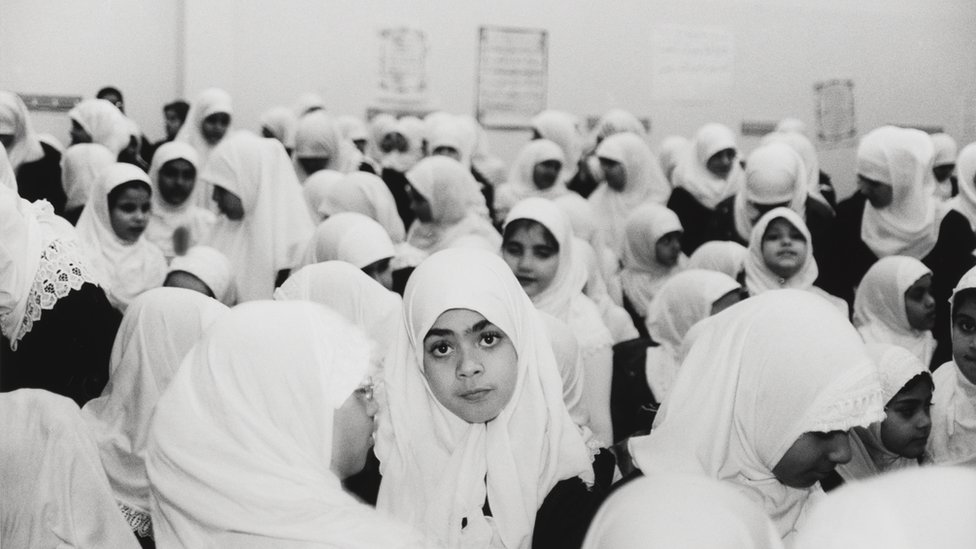 ?Chicas con hiyab en la escuela de Al Noor?, en 2001. ?Chicas con hiyab en la escuela de Al Noor?, en 2001.