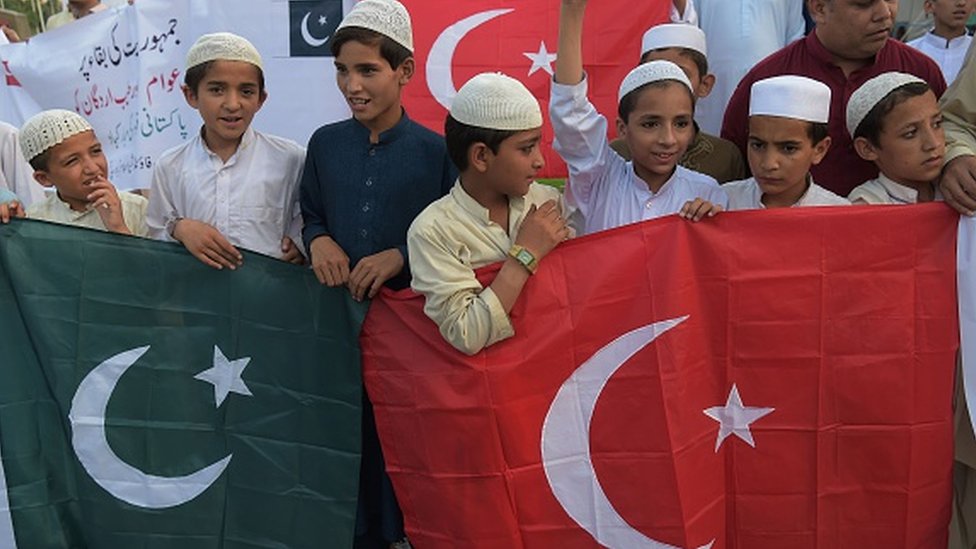 16 Temmuz 2016'da Pakistan'da Türk hükümetine destek gösterileri düzenlendi