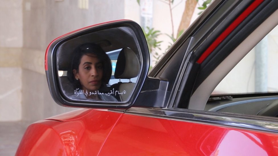 وداد عبد الله في السيارة