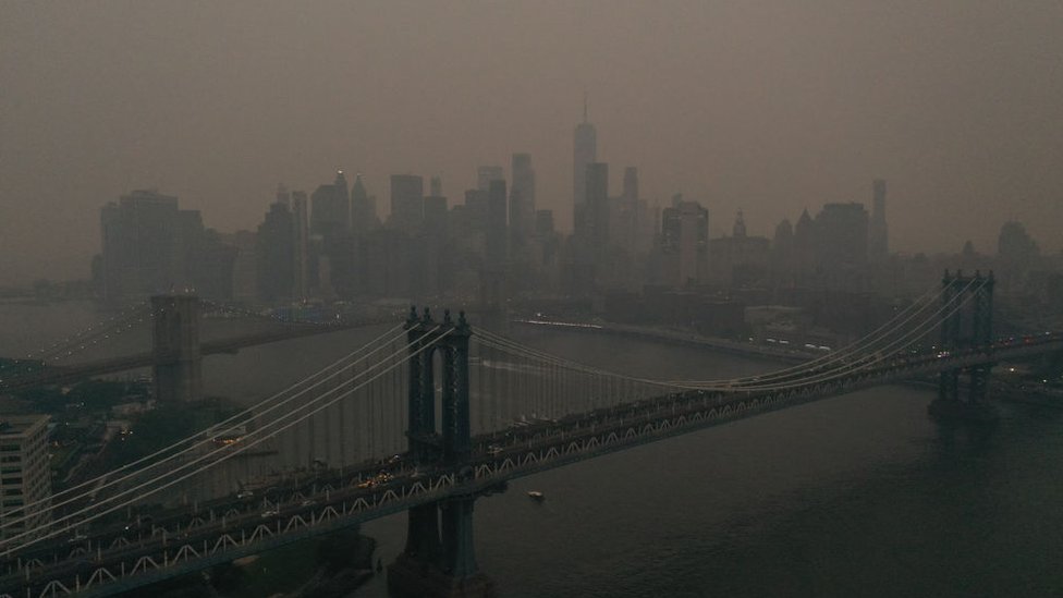 El humo de los incendios forestales en Canadá afectó la calidad del aire en ciudades tan lejanas como Nueva York.