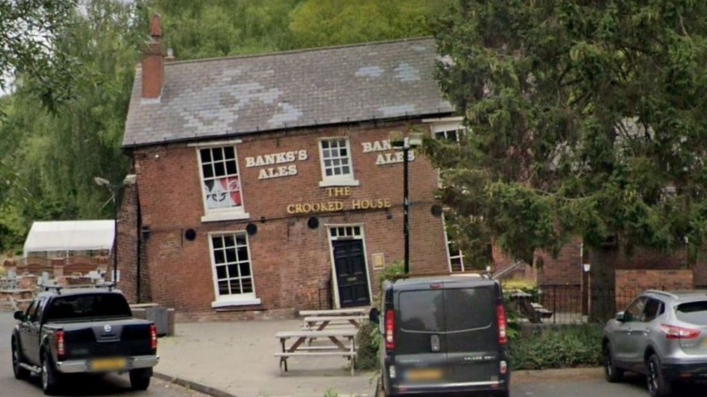 The Crooked House pub fire and demolition controversy... in 52 seconds