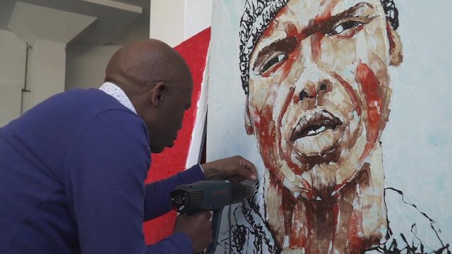 Artist Mbongeni Buthalezi at work