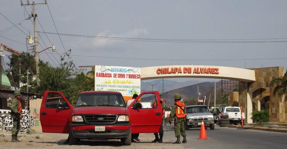 Retenes militares en la entrada de Chilapa.