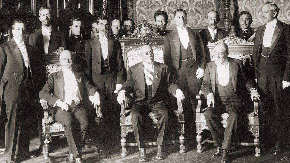 Victoriano Huerta y sus hombres