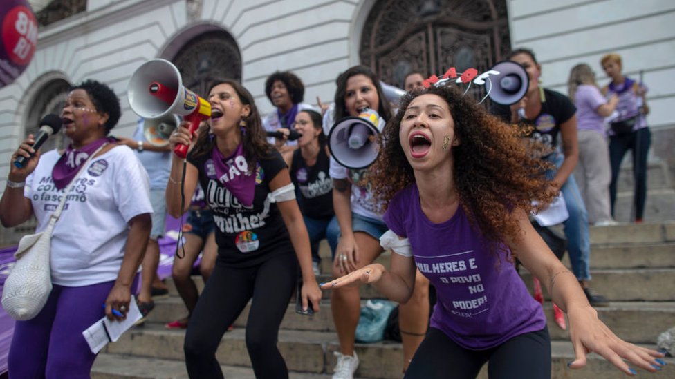 Mujeres manifestantes de "#EleNão"
