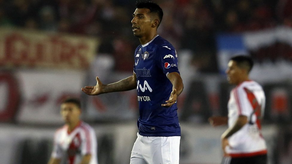 La confusión se apoderó de los jugadores del club boliviano que nunca estuvieron en capacidad de defender la renta obtenida en Cochabamba. Gilbert Álvarez