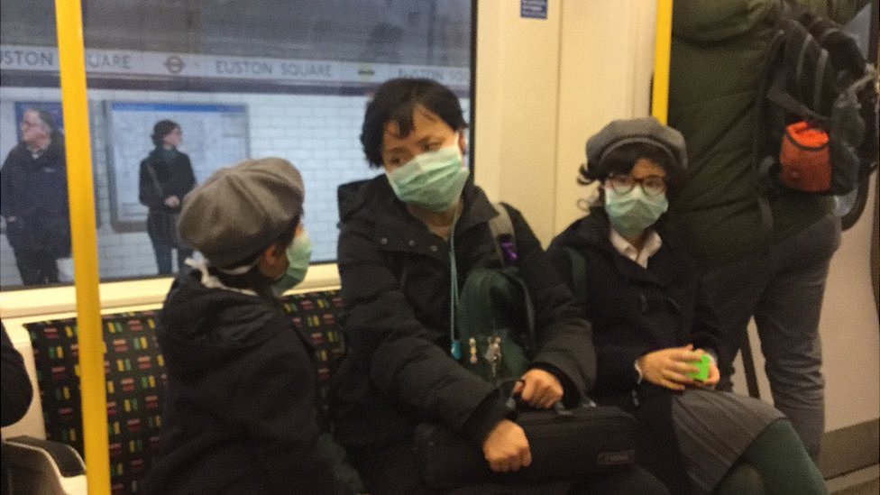 Семья в масках на Tube