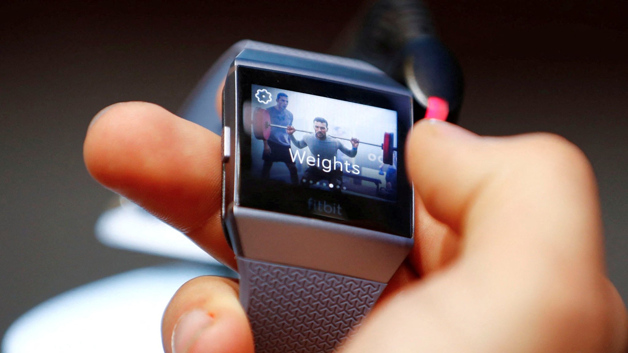 sygdom Skat Lav et navn Fitbit recalls Ionic watch following skin burns - BBC News