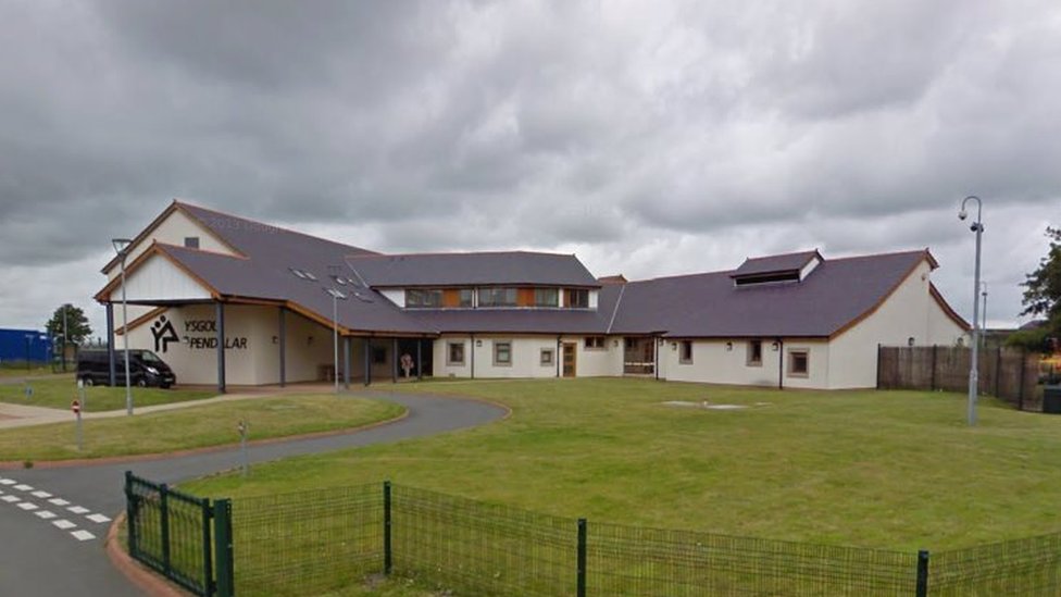 Ysgol Pendalar Argymell diswyddo aelod o staff BBC Cymru Fyw