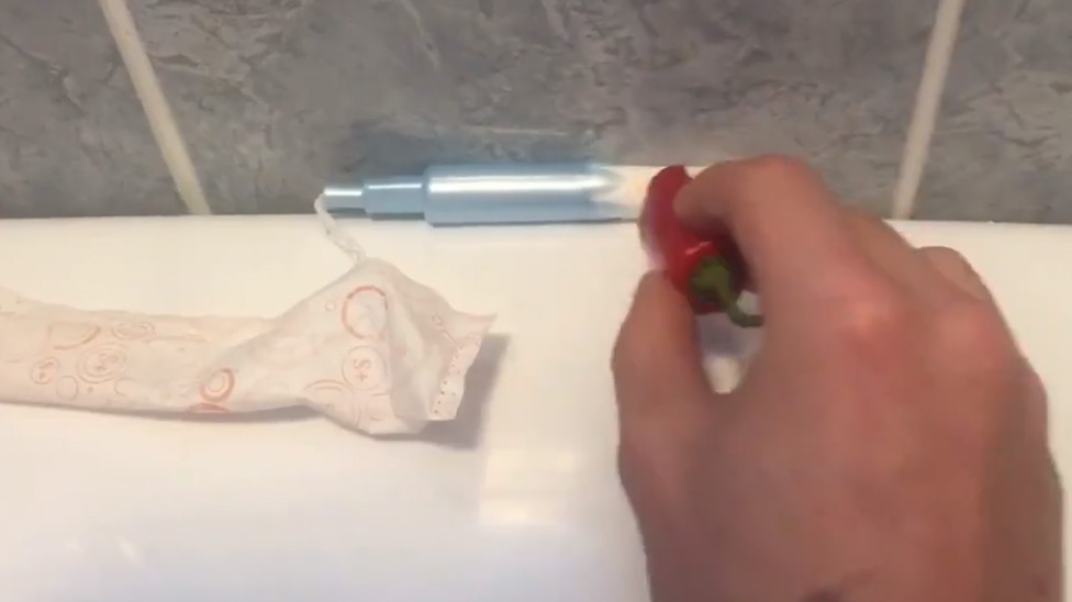 Man Rubs Chilli On His Girlfriend S Tampon In Cruel Prank Then Sets My Xxx Hot Girl